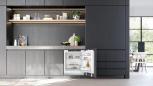 Preview: Siemens KU21RADE0 iQ500 Unterbau Kühlschrank, Nischenhöhe 82 cm, 134 L, Flachscharnier mit Softeinzug, LED-Beleuchtung, Home Connect, safety Glas