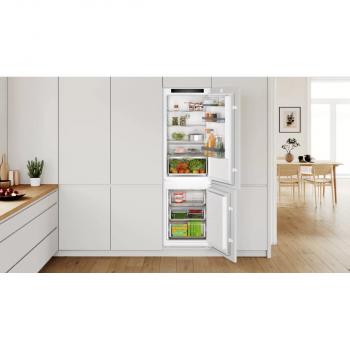 Bosch KIN86VSE0 Serie 4 Einbau Kühl-Gefrierkombination, 260 L, 55 cm breit, LED-Beleuchtung, EcoAirflow, VitaFresh XXL