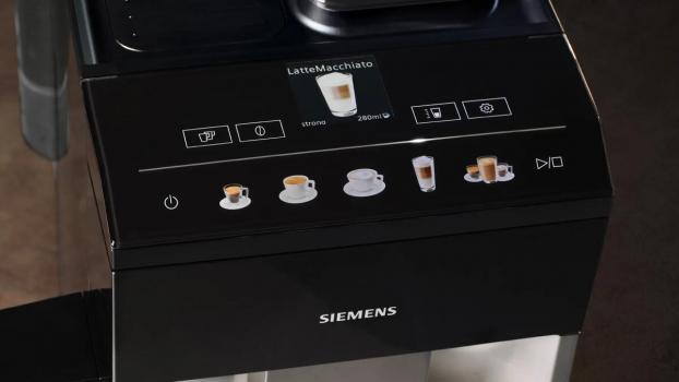 Siemens TQ513D01 EQ500 Kaffeevollautomat, 1500 W, Wassertank 1,9 L, TFT-Display, Klavierlack schwarz/ Daylight silver