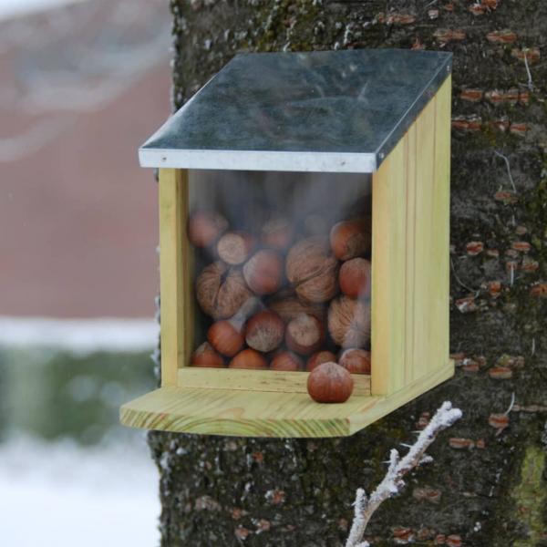 ARDEBO.de - Esschert Design Eichhörnchen-Futterhaus 12,2x23x17,5 cm