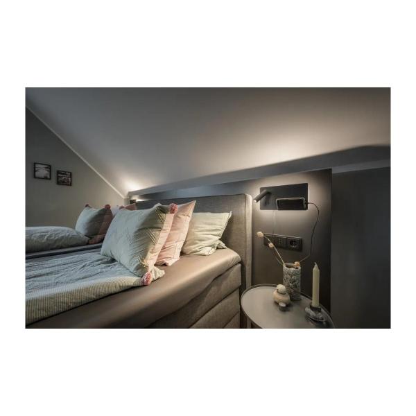 SLV SOMNILA SPOT Indoor LED Wandaufbauleuchte 3000K, Version links, USB Anschluss, schwarz (1003455)