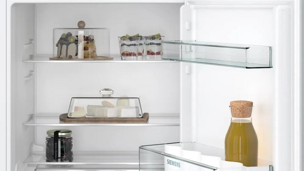 Siemens KU21RVFE0 iQ300 Unterbau Kühlschrank, Nischenhöhe 82 cm, 134 L, Flachscharnier, super Cooling, safety Glas, LED-Beleuchtung, Urlaubsschaltung